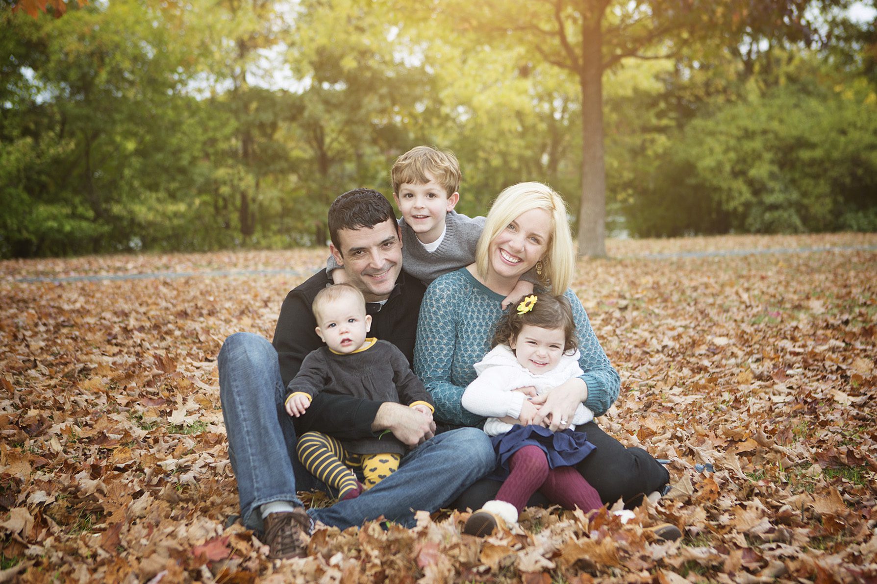 Outdoor Fall Family Photo Clothing Ideas :: 6 Tips · Crabapple Photography
