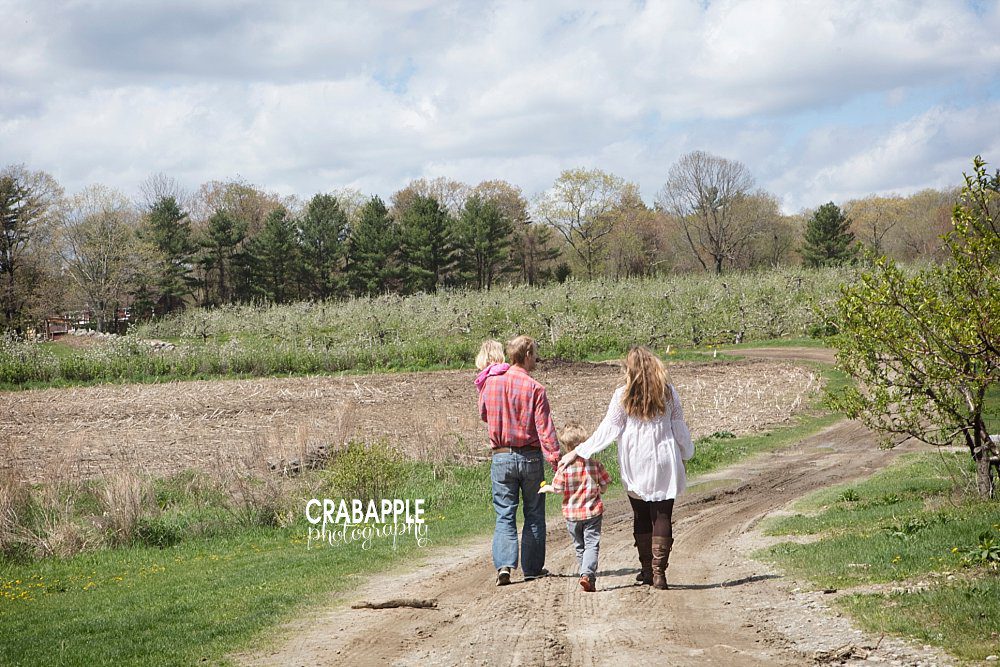 outdoor family photographer smolak farms 