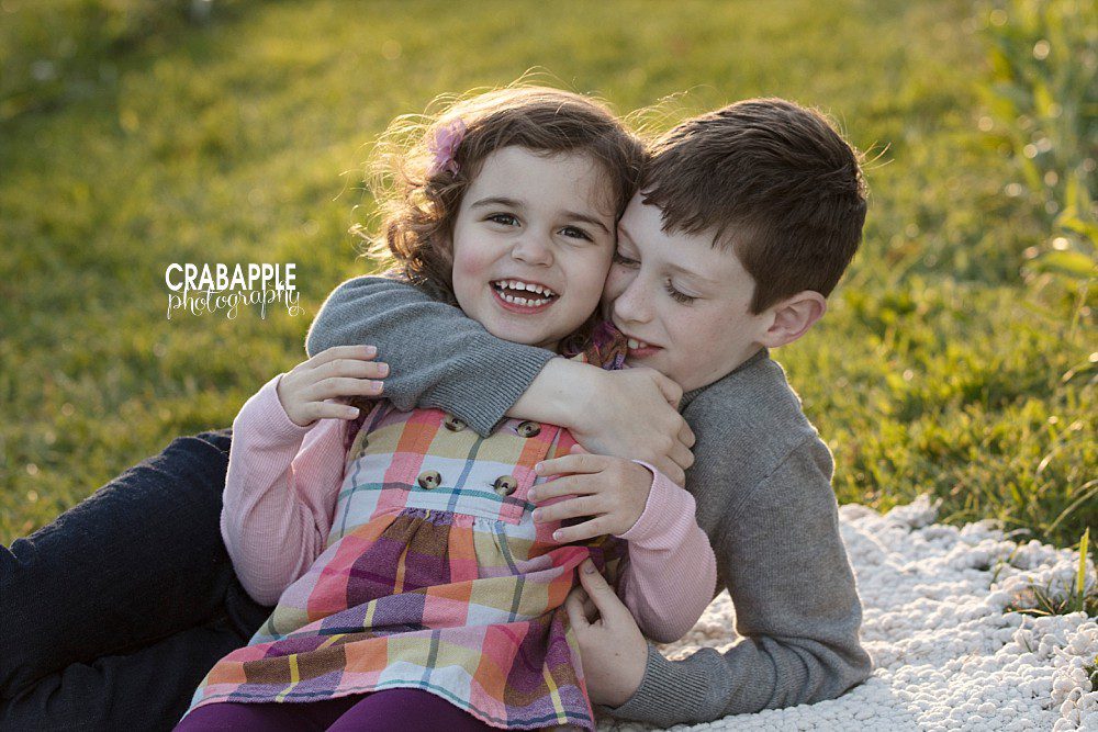 outdoor sibling pictures