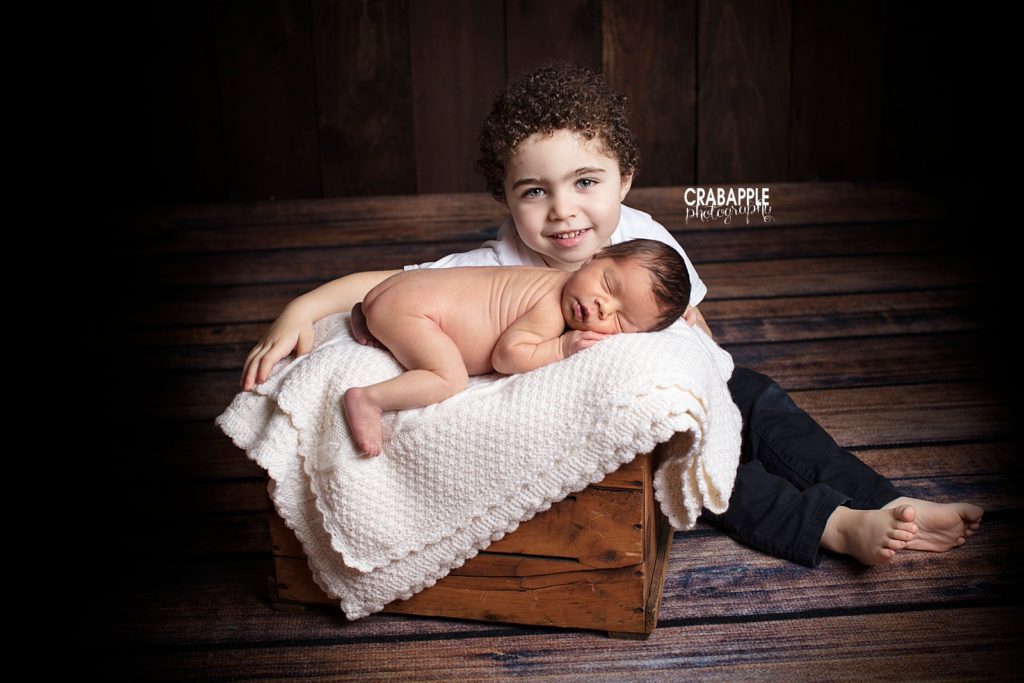 newborn photography with sibling