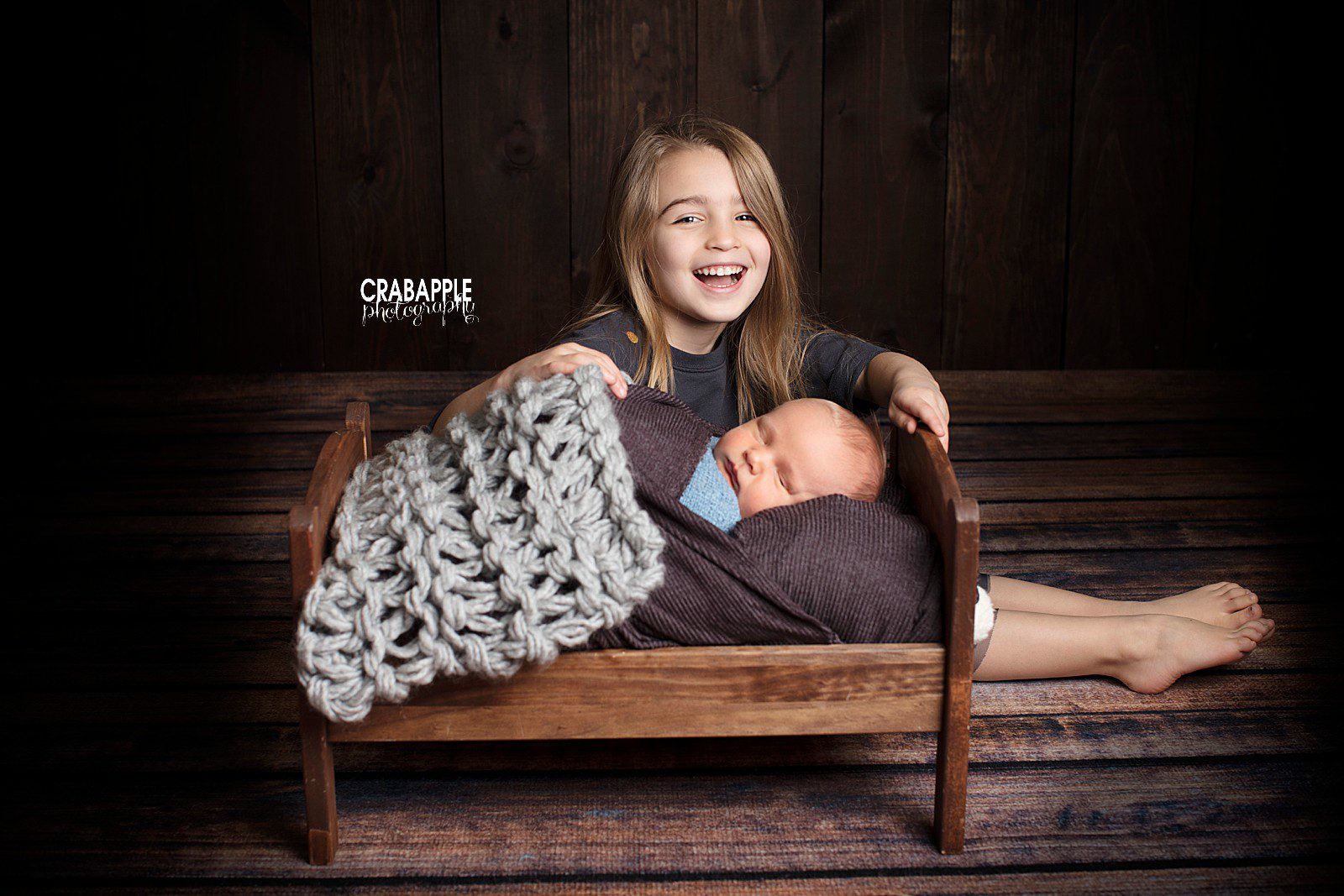 southern nh sibling photos with newborn