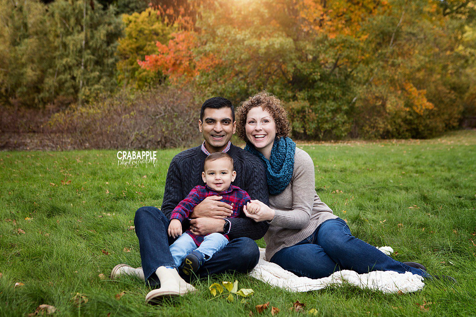 outdoor family portraits during autumn
