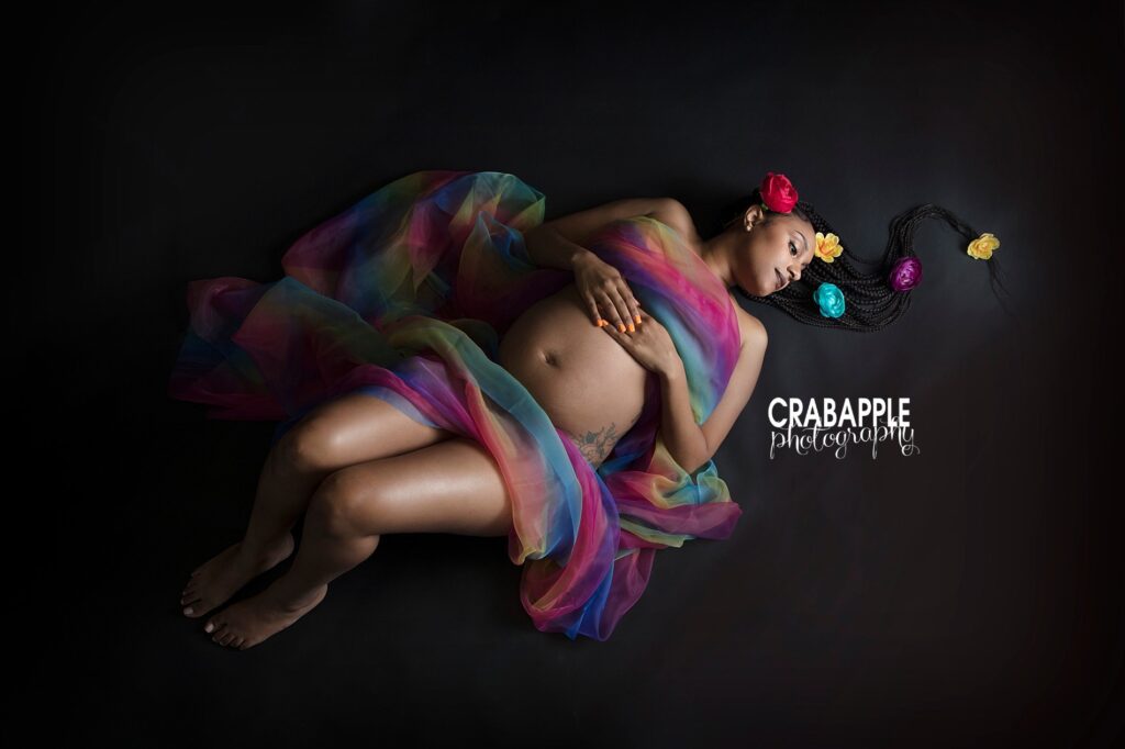 maternity portraits using bright colors