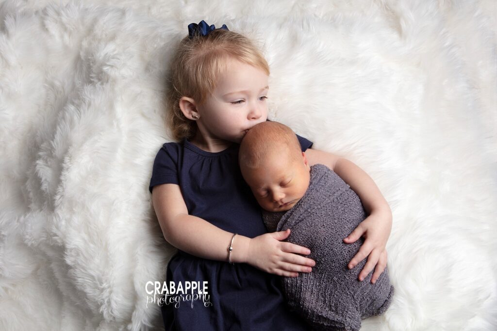 newborn photos with older sibling