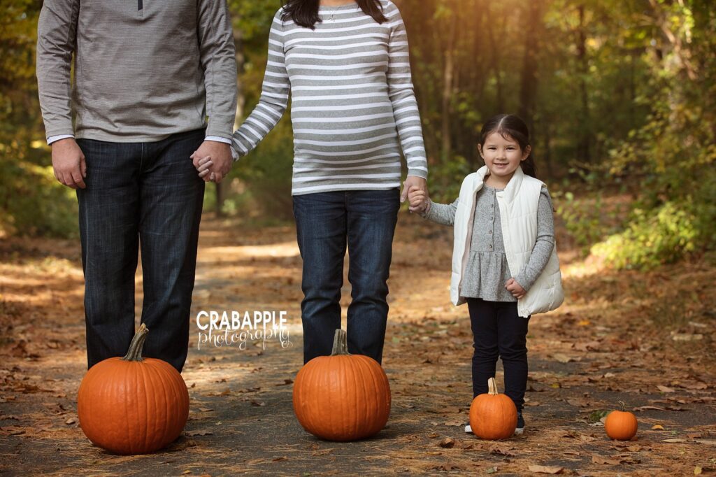 fall maternity photo ideas with pumpkins