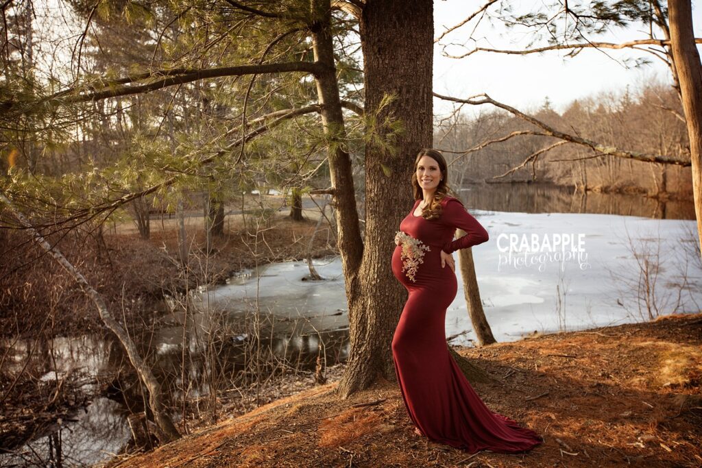 outdoor maternity pictures in winter