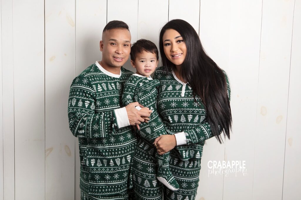 whole family pajamas christmas photos