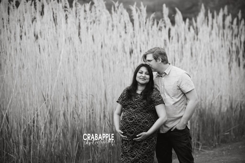 black and white outdoor pregnancy photos 