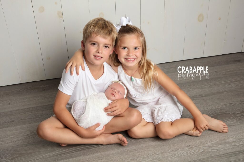 sibling photos with new baby