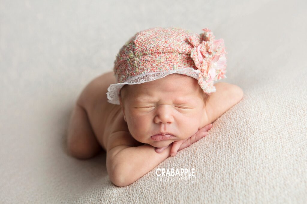 Pretty newborn pictures for girls
