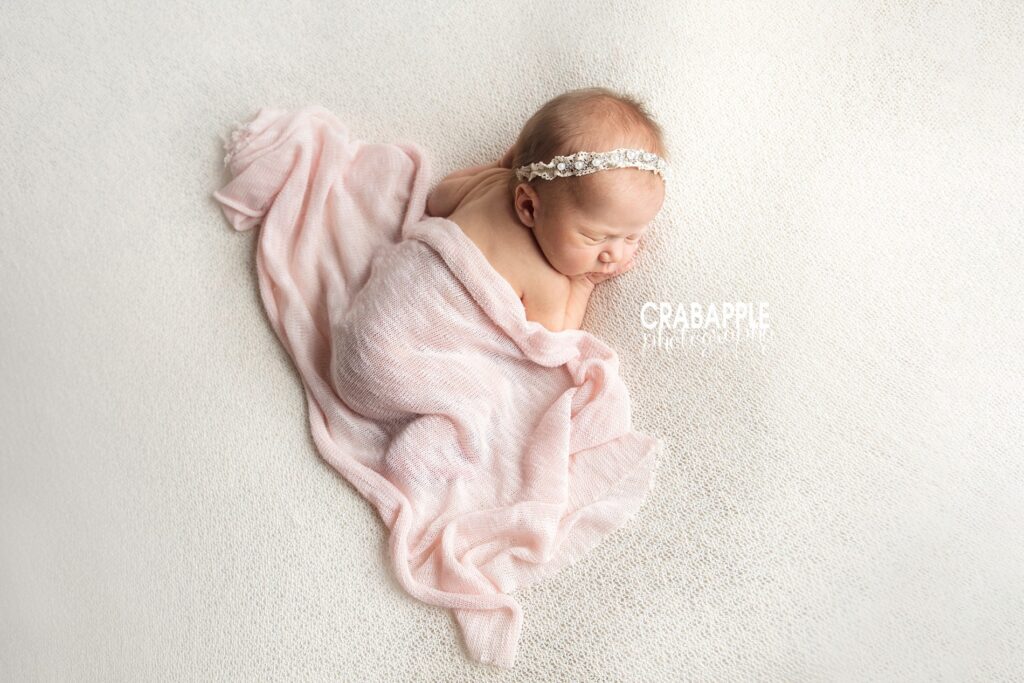 simple newborn pictures for girls