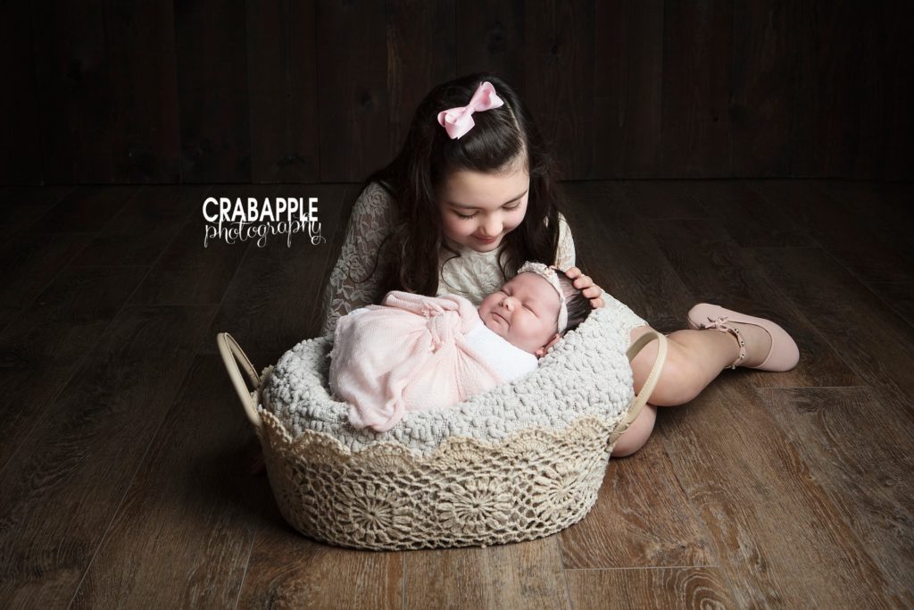 wilmington newborn and sibling pictures