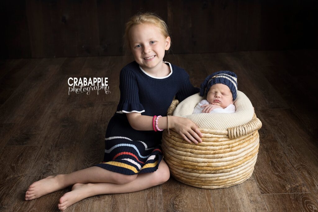 newborn portraits with older sister