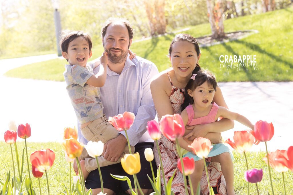 outdoor family photos with tulips