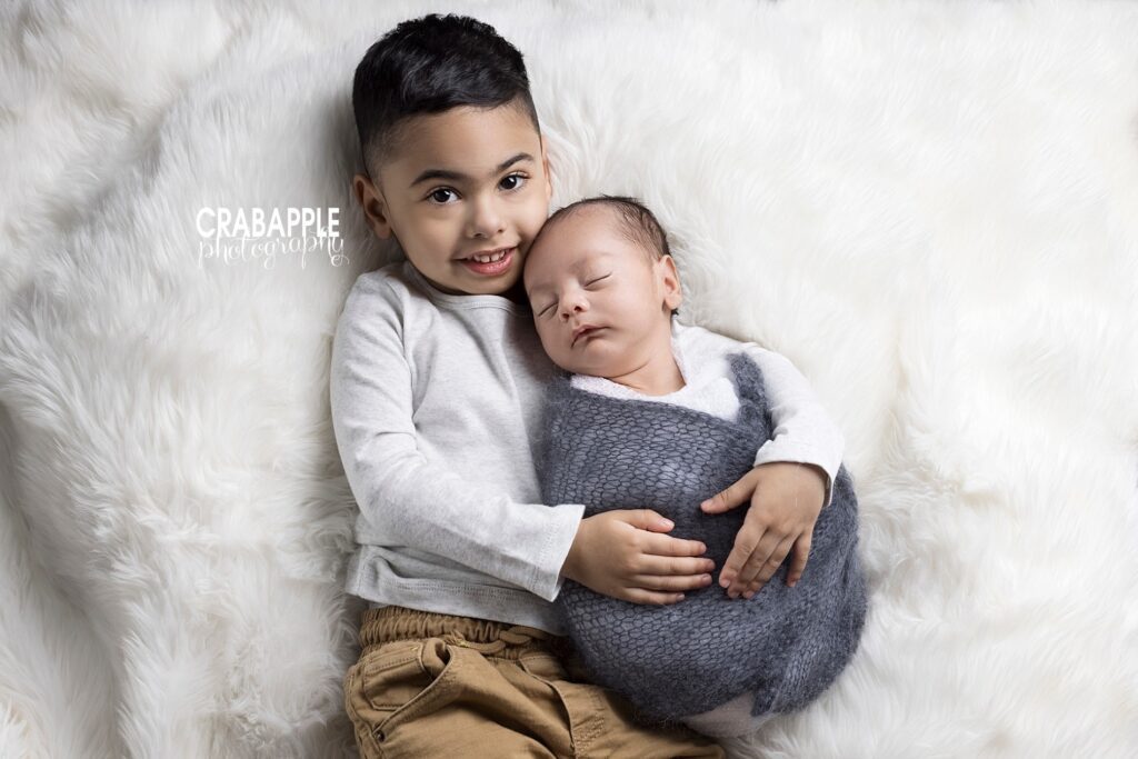 lynn newborn pictures with older sibling