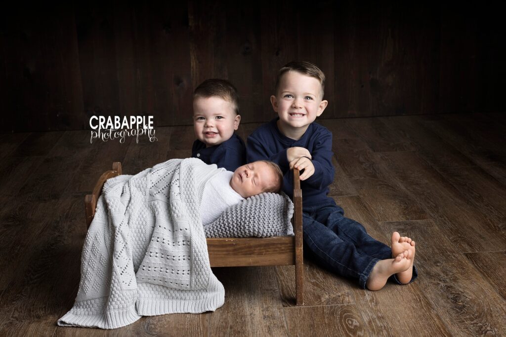 newborn photos with older brothers