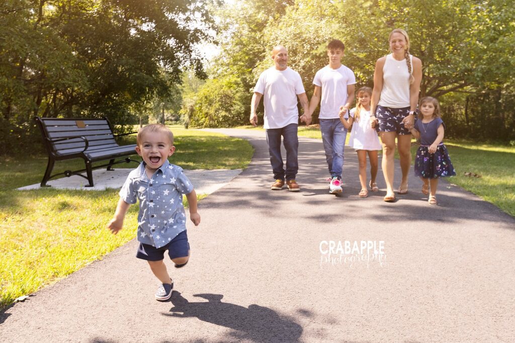 fun outdoor family photos