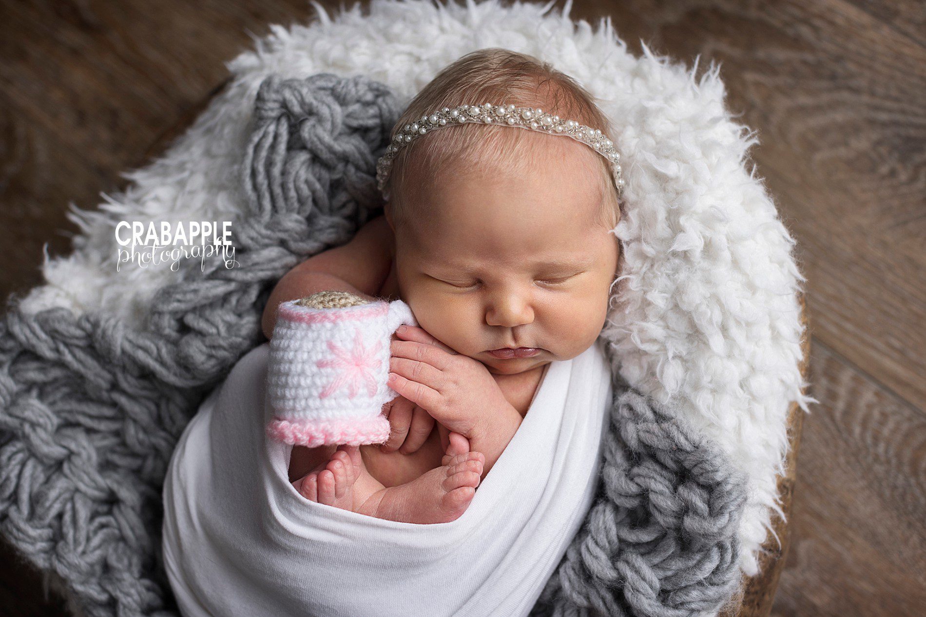 Fun newborn photo ideas using knit teacup.