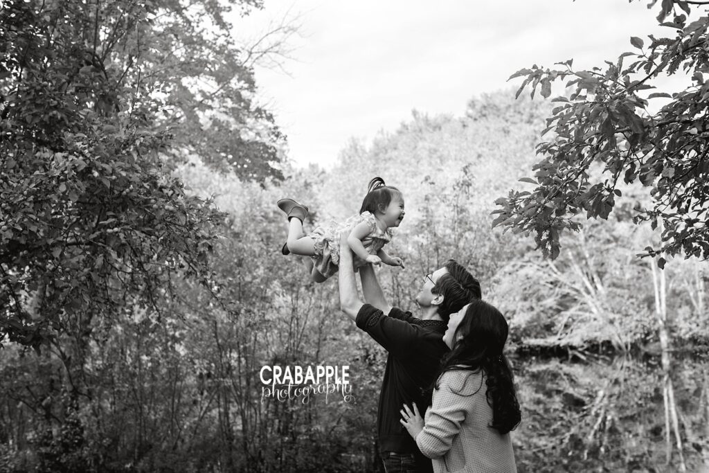 Black and white portrait ideas for family photoshoot outside in the fall.