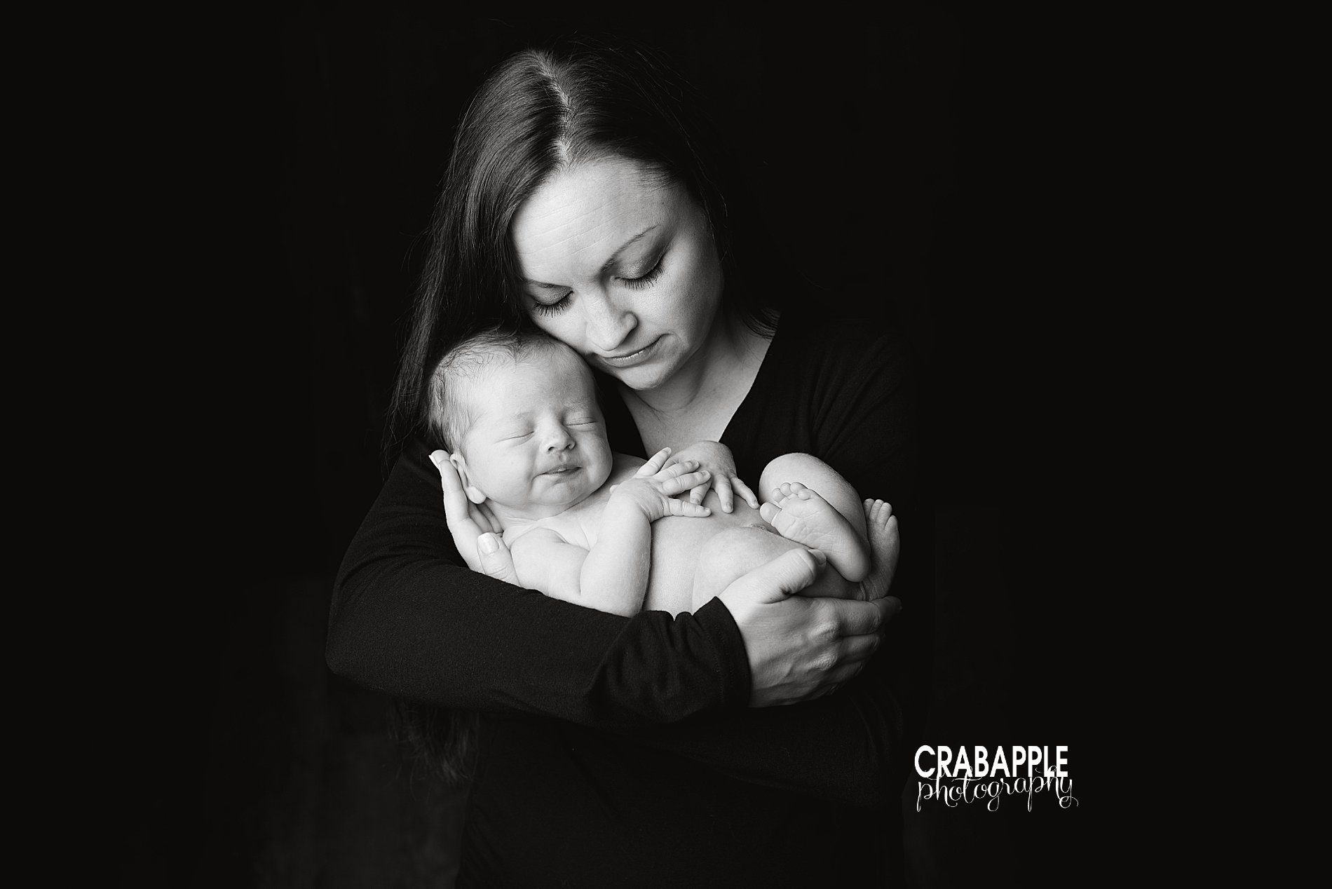 pose ideas for mom and newborn baby