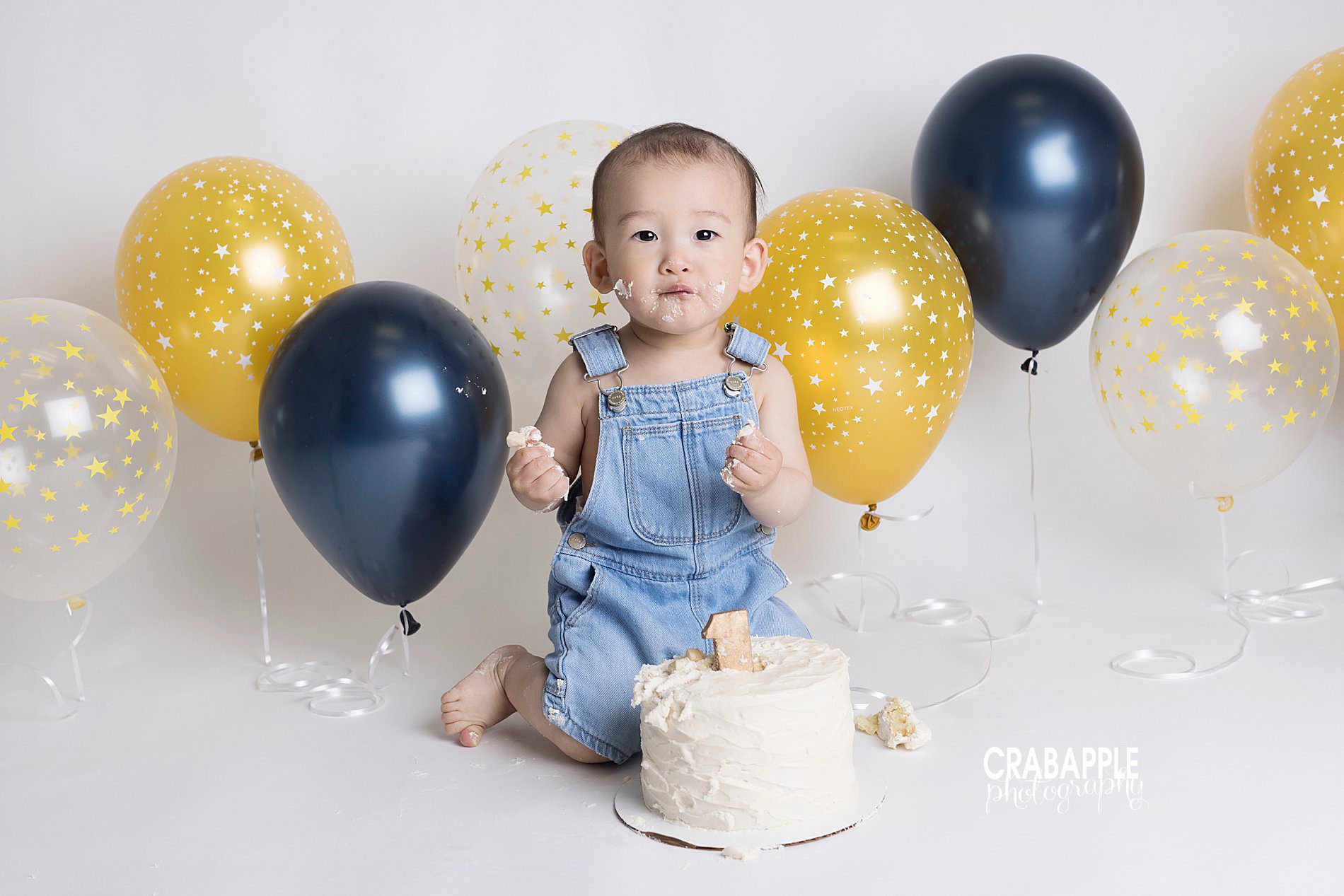 cake smash photos with balloons
