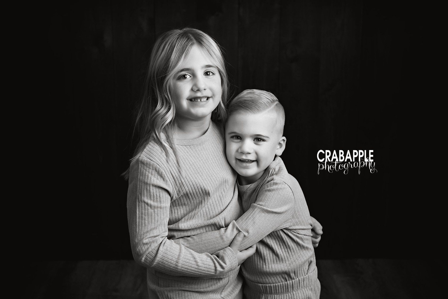 casual styling ideas for child and sibling photos