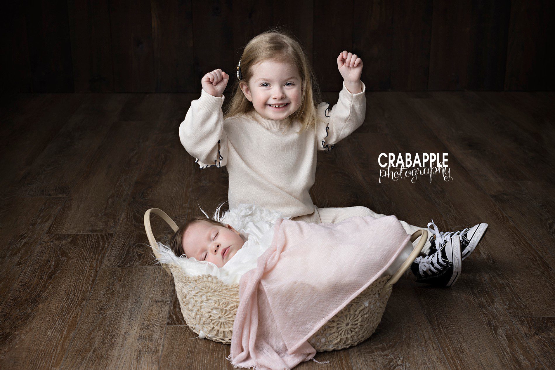 Sibling pose ideas for toddlers and babies