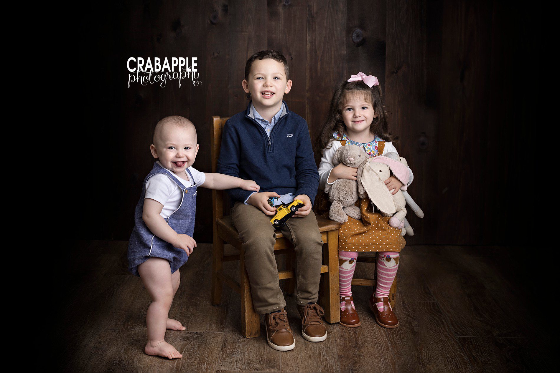 Sibling photos with three kids