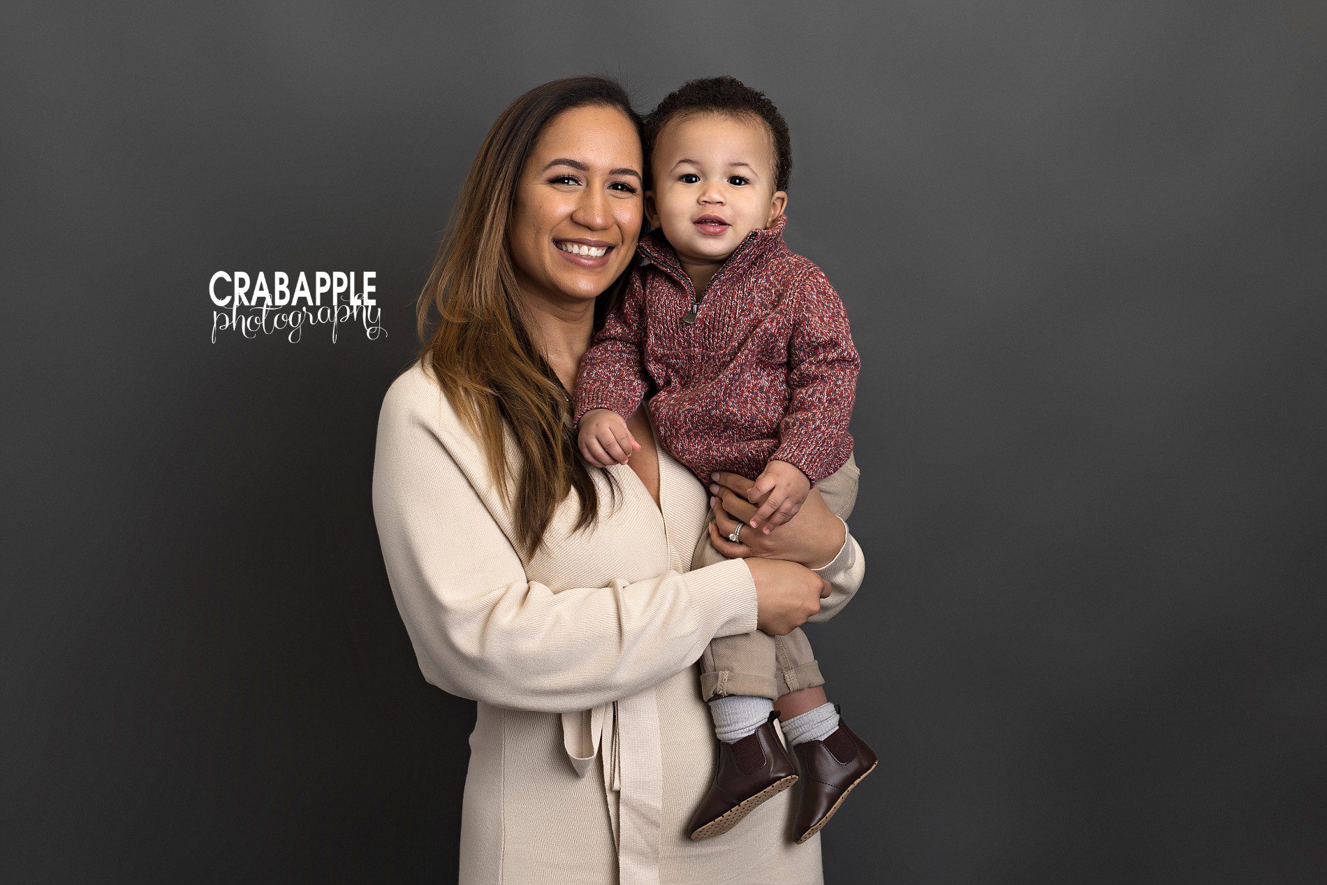 Ideas for posing mom and baby for portraits and photos