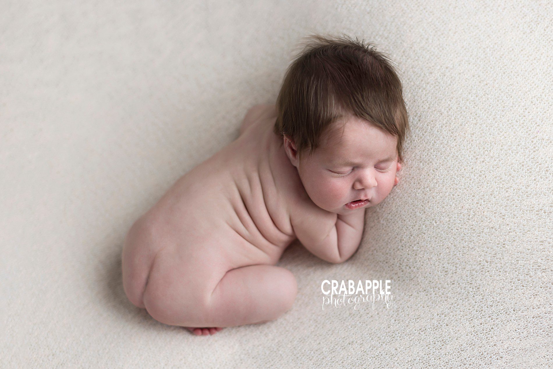 simple and clean newborn photo ideas and inspiration for poses and styling