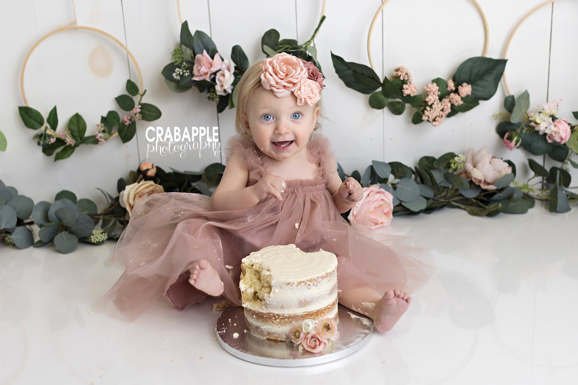 cake smash photos with flowers for girls