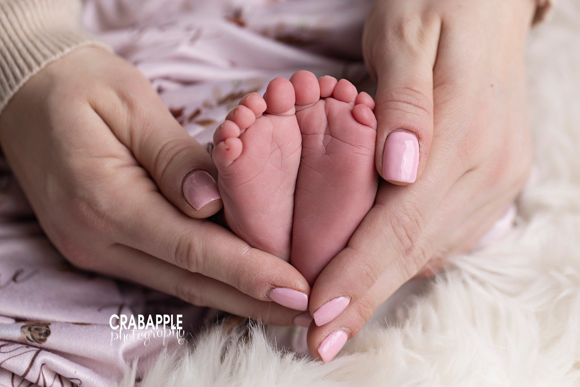 newborn feet photo ideas
