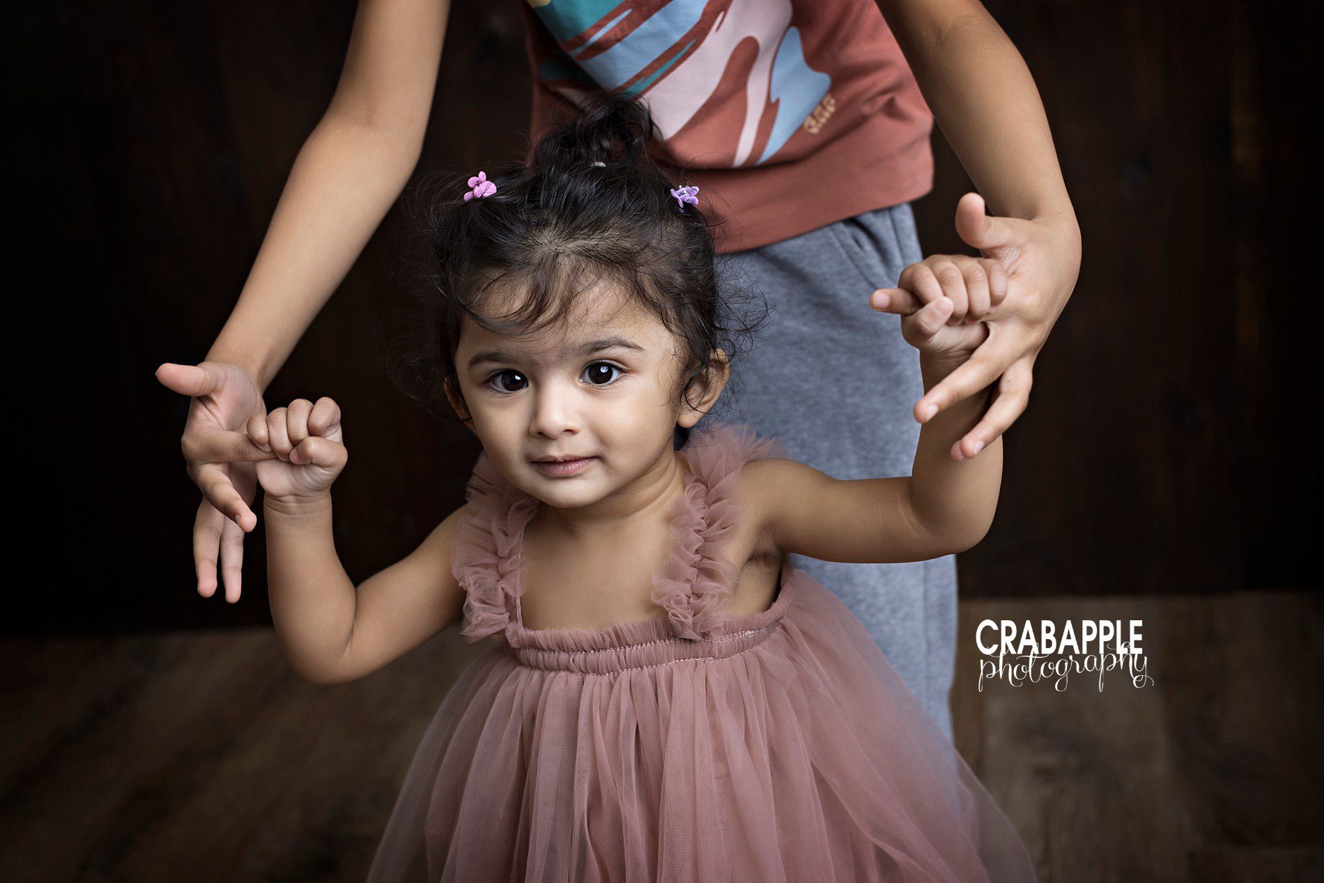 poses for baby and sibling photos