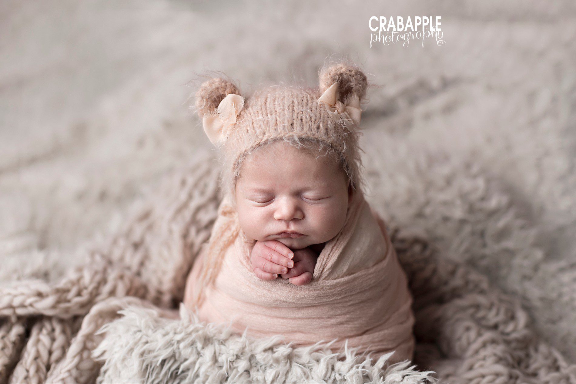 pose ideas for newborn portraits