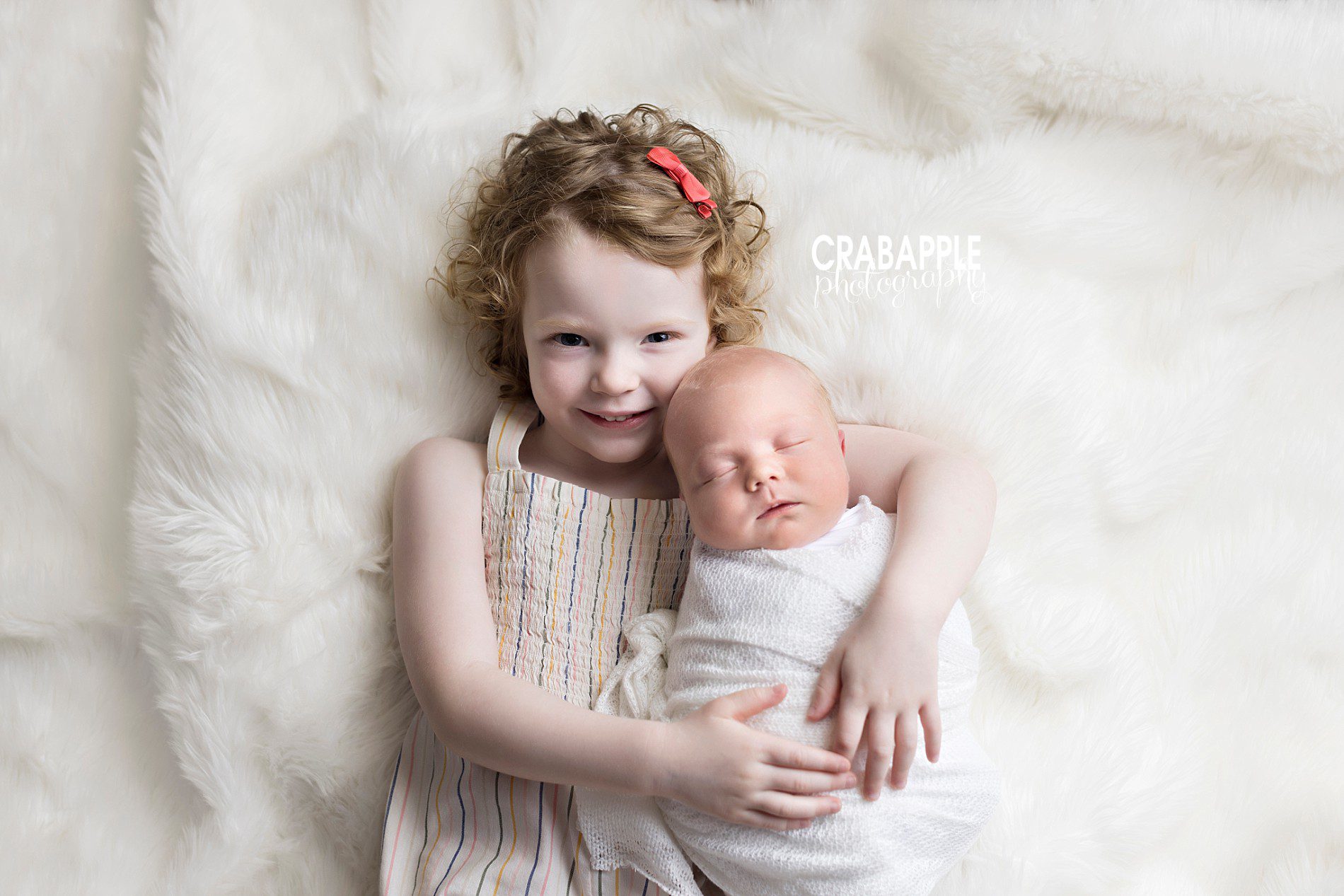 sibling photo ideas with newborn