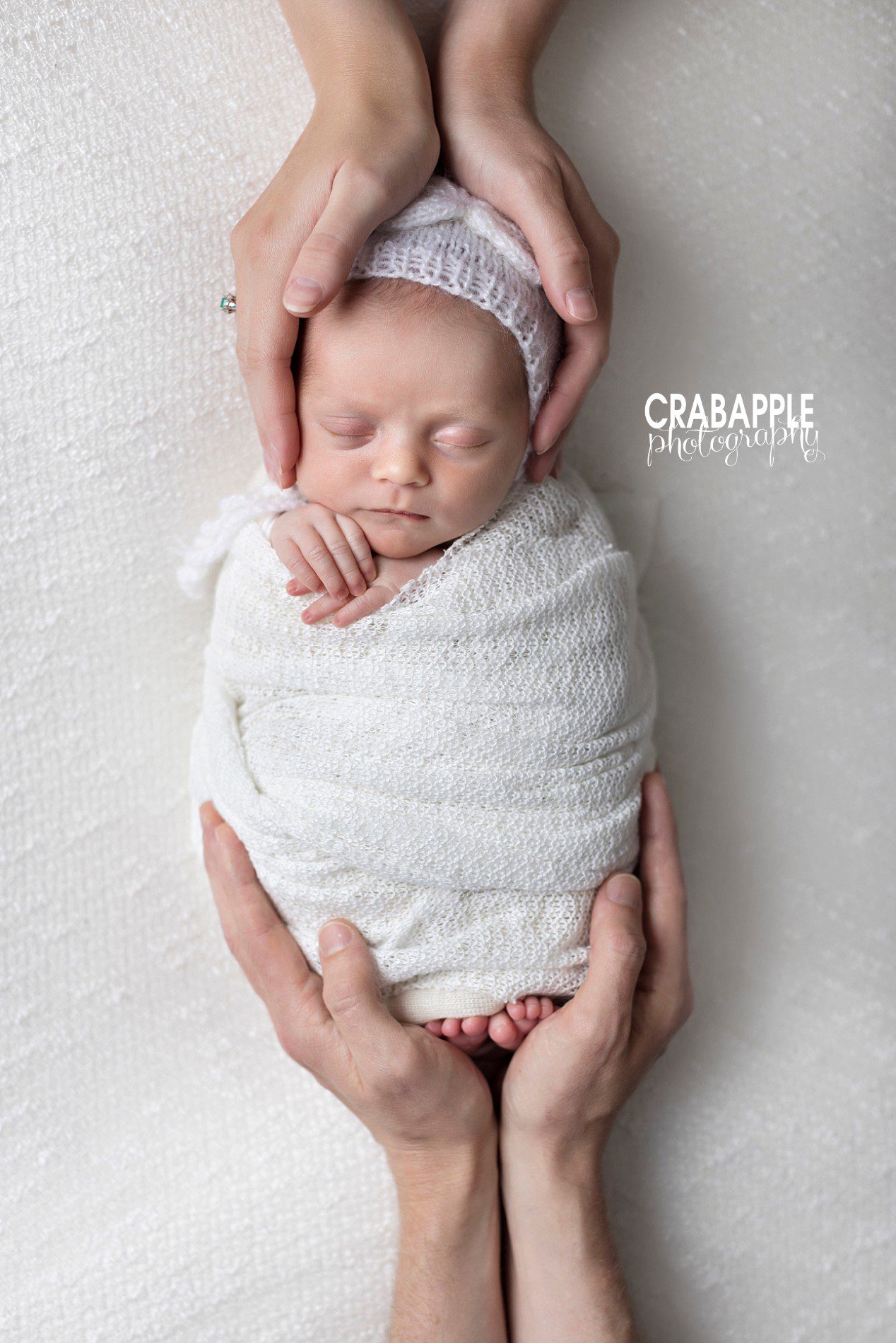 pose ideas for newborn photos