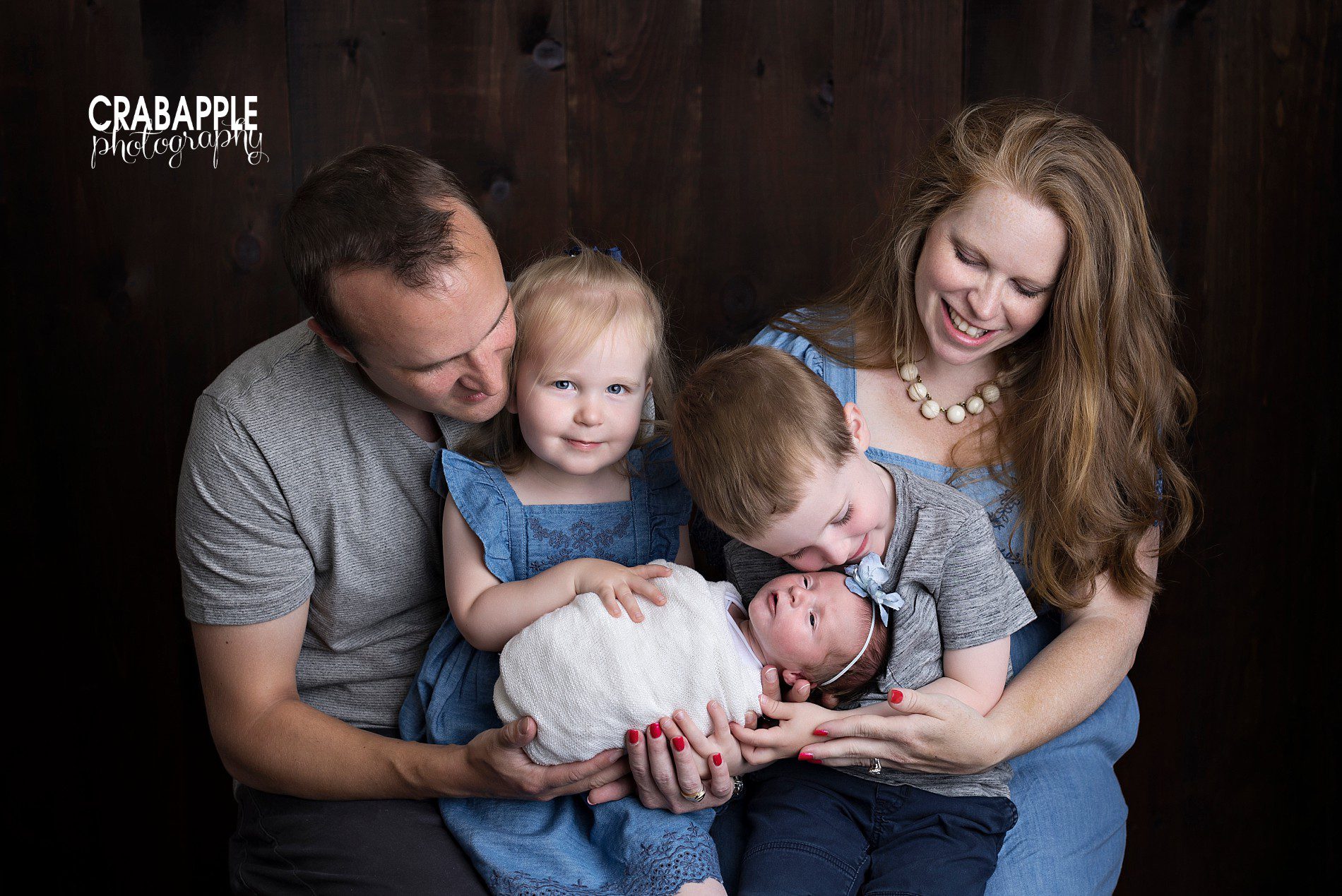 sweet family photos with newborn baby