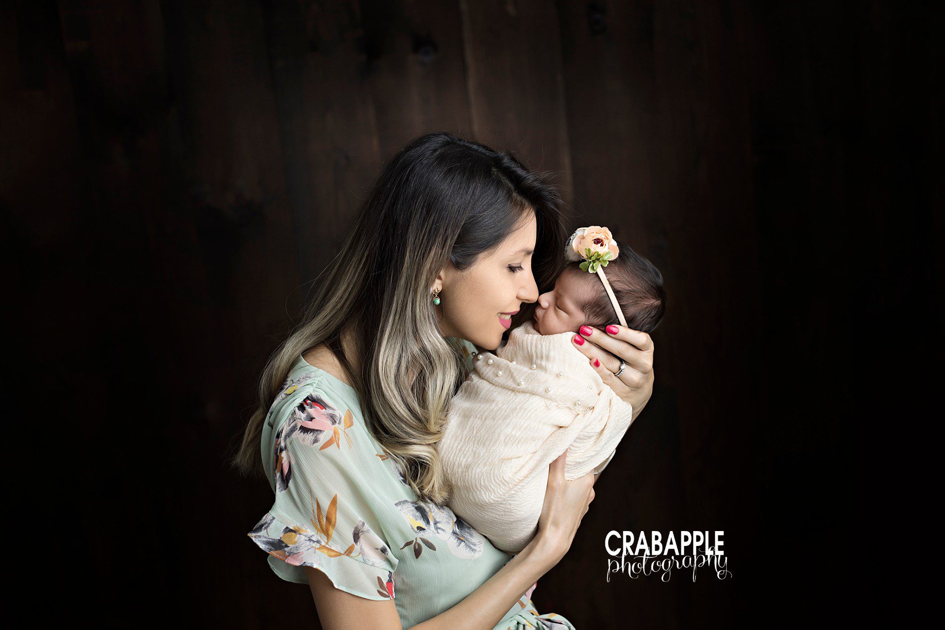 mom and newborn pictures