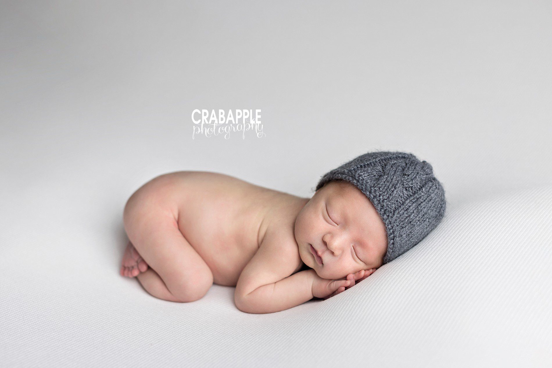 simple and classic newborn pictures