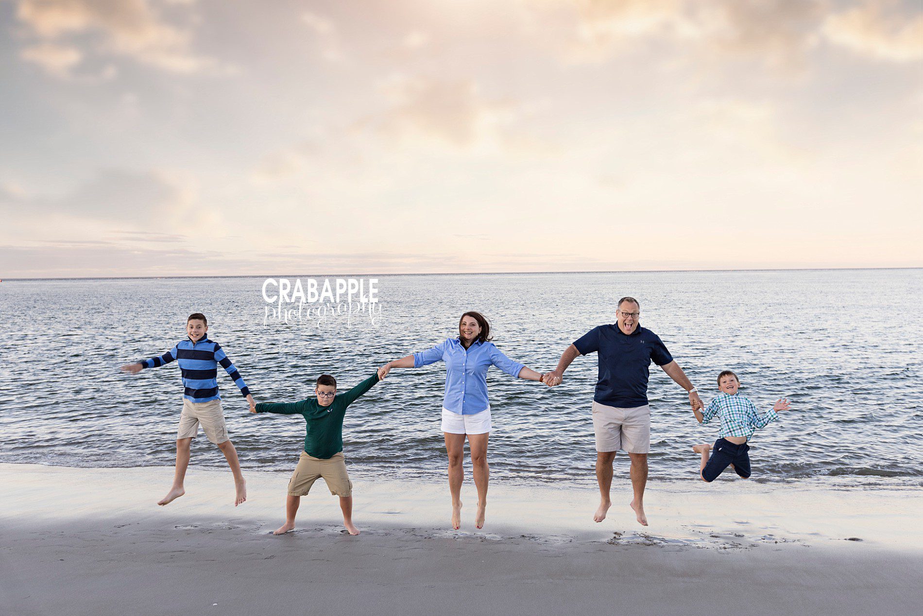 fun pose ideas for outdoor family photos near the beach