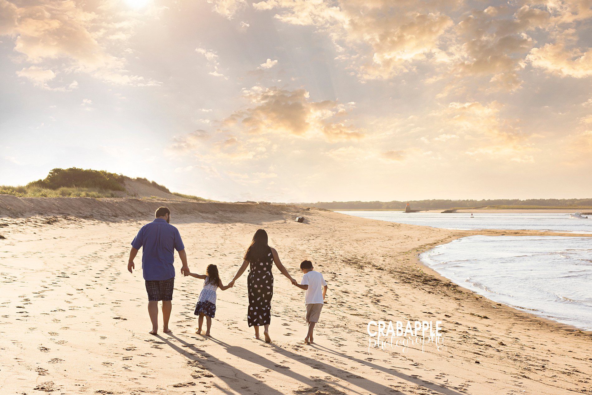beautiful sunset family photos on the beach