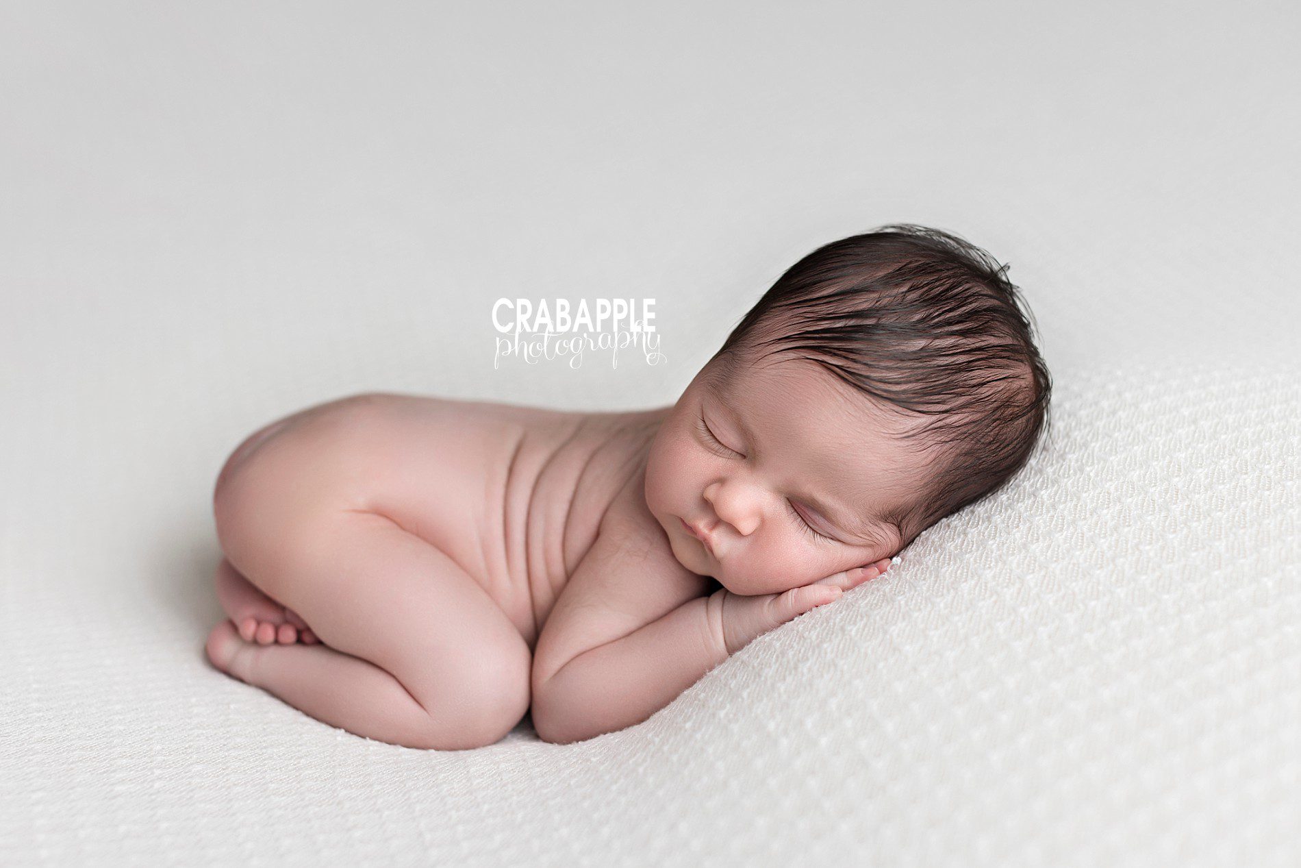 simple and clean newborn photos