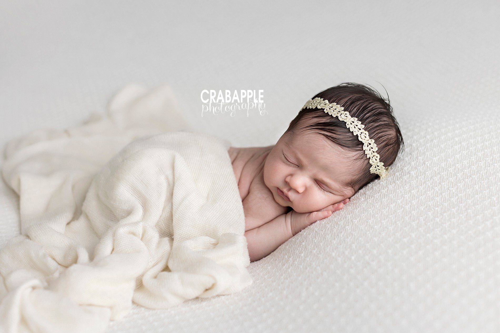 monochromatic ideas for newborn photos