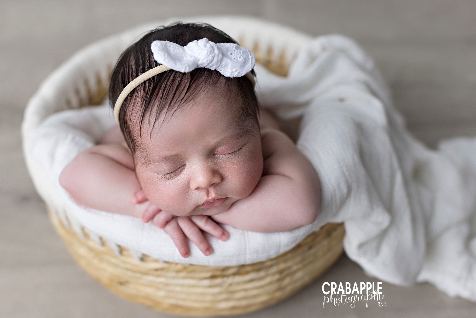 sweet girly newborn pictures with bow 