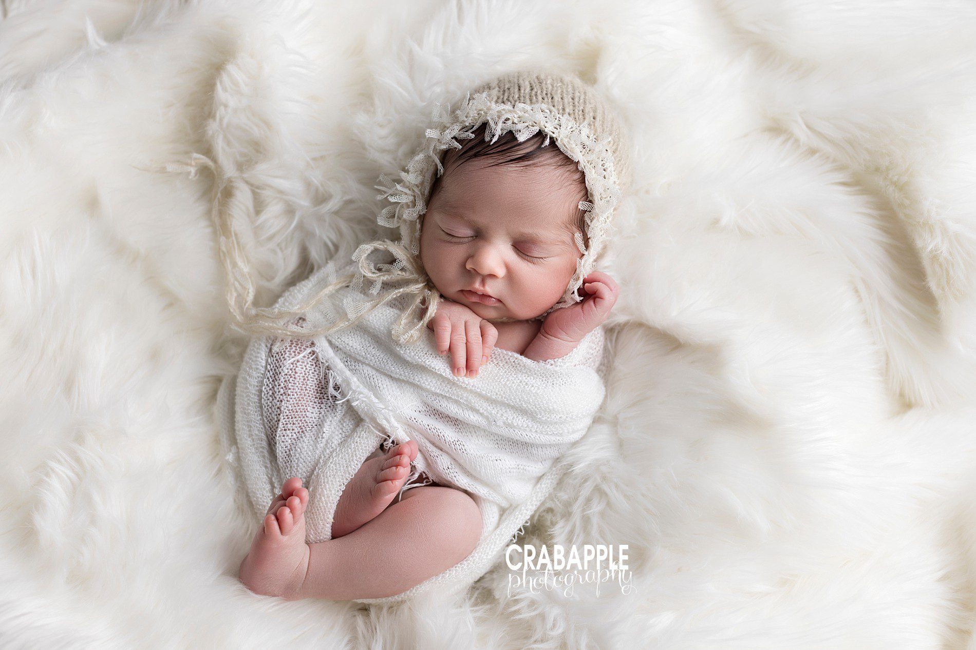 monochromatic styling ideas using white for newborn photos