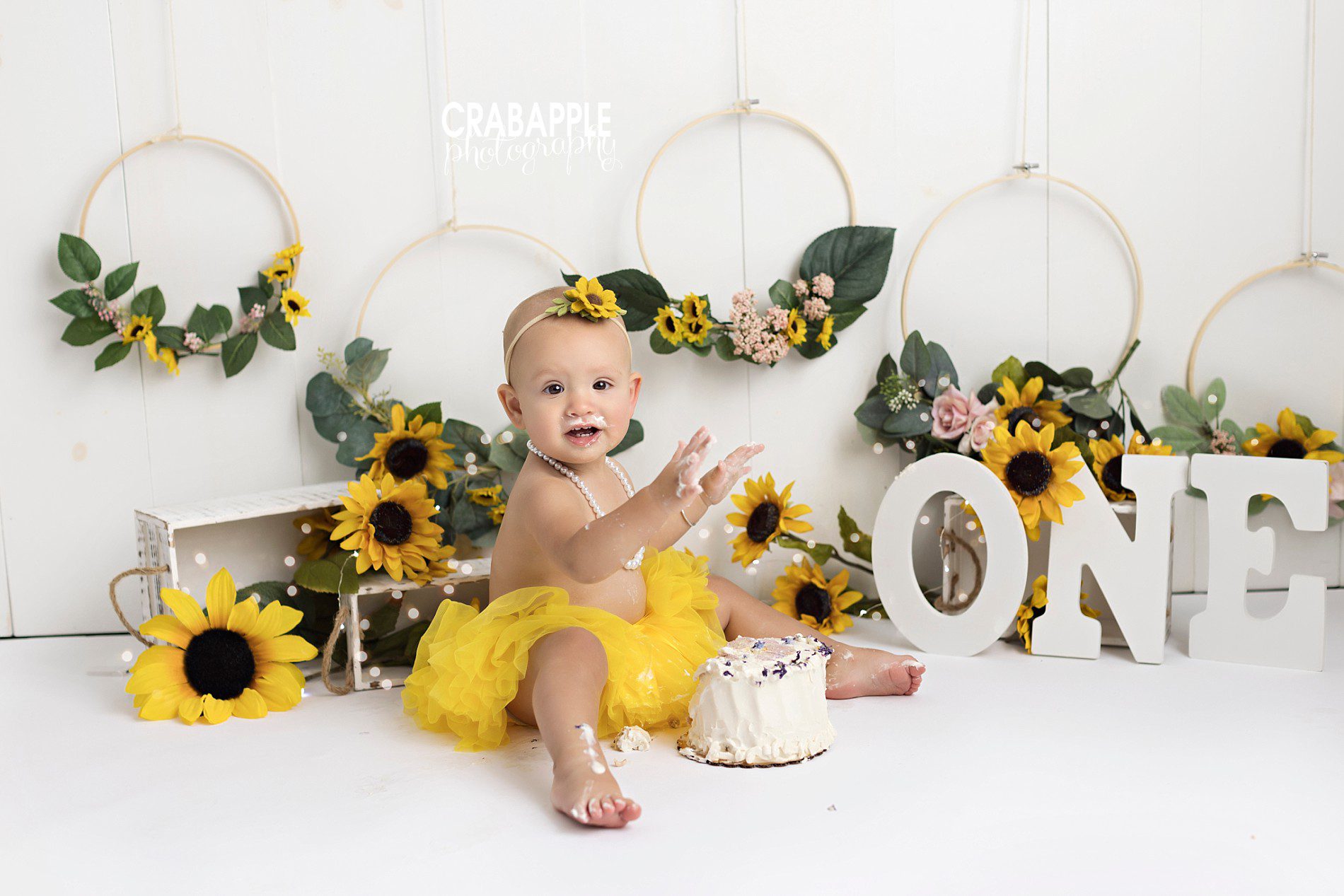 rustic cake smash ideas with sunflowers