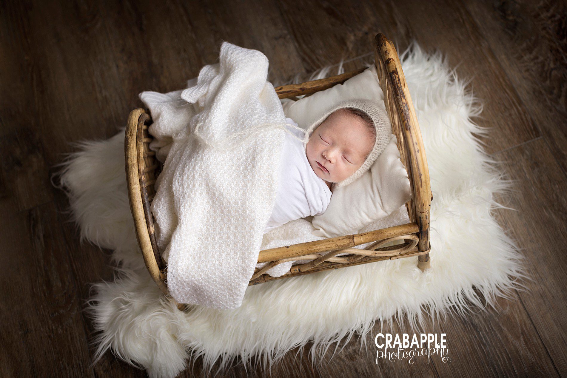 simple and clean ideas for newborn photos using props
