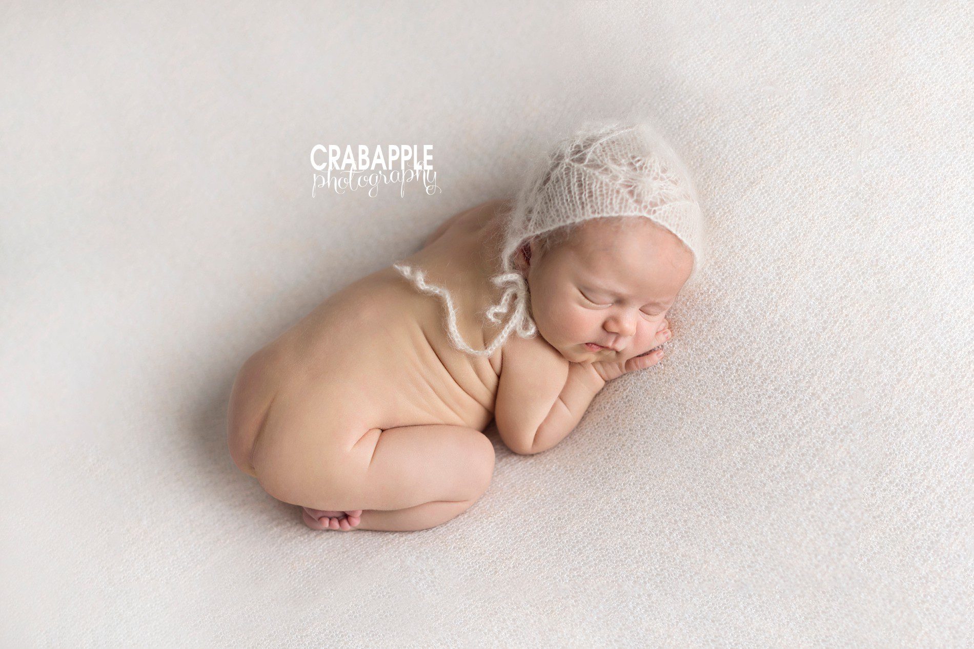 clean and simple newborn photos