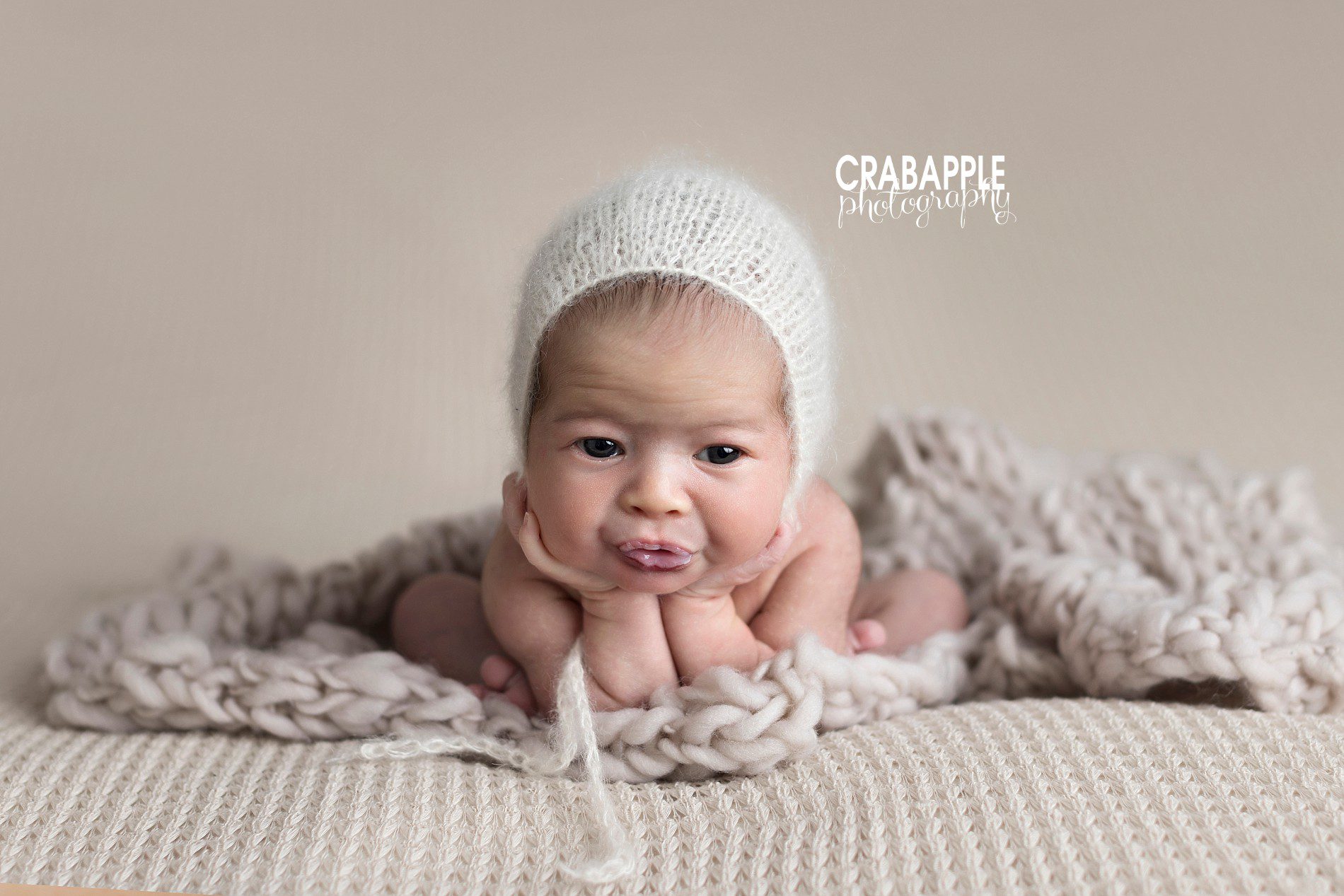 great poses for newborn photos