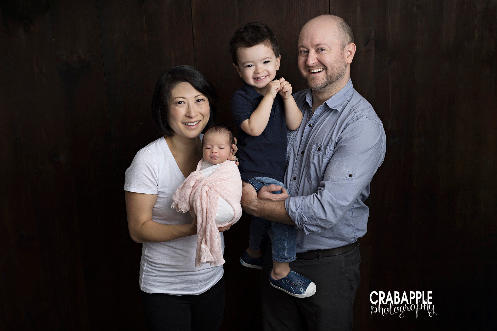 lexington family photos with newborn